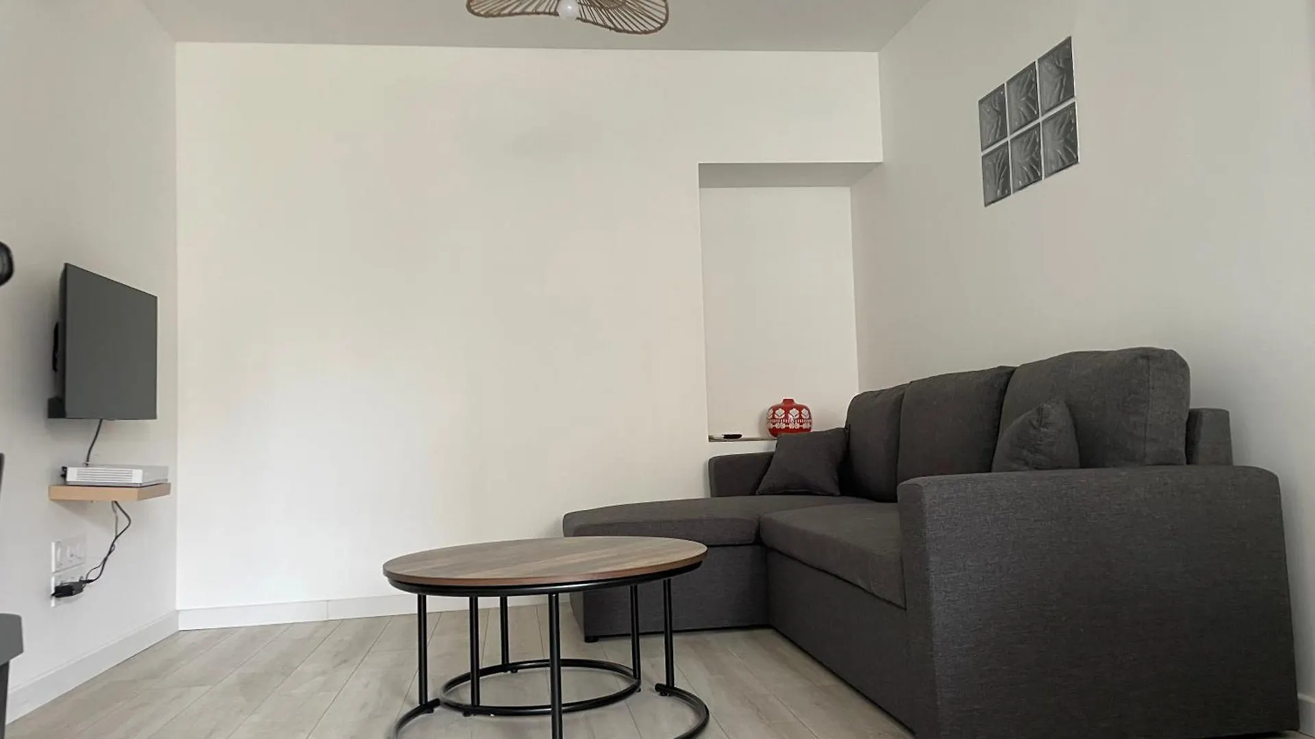 L Exotique location